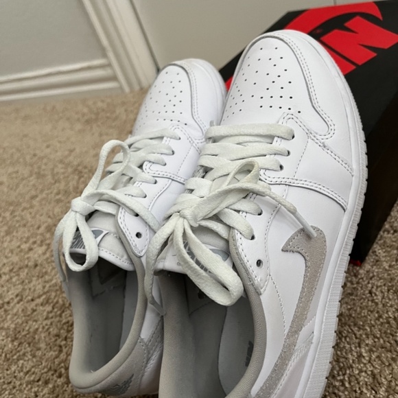 Nike Air Jordan Low - Picture 2 of 4
